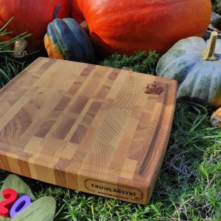 💥NA PRODEJ💥 https://www.rustikartkarlstejn.cz/krajeci-spalek/ Ručně vyráběné krájecí špalky z masivního dřeva Na jedné...